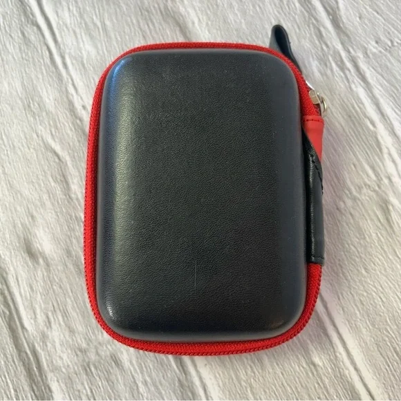 New Roots Canada Travel Zippered Compact Playing Card Set - Picture 5 of 8